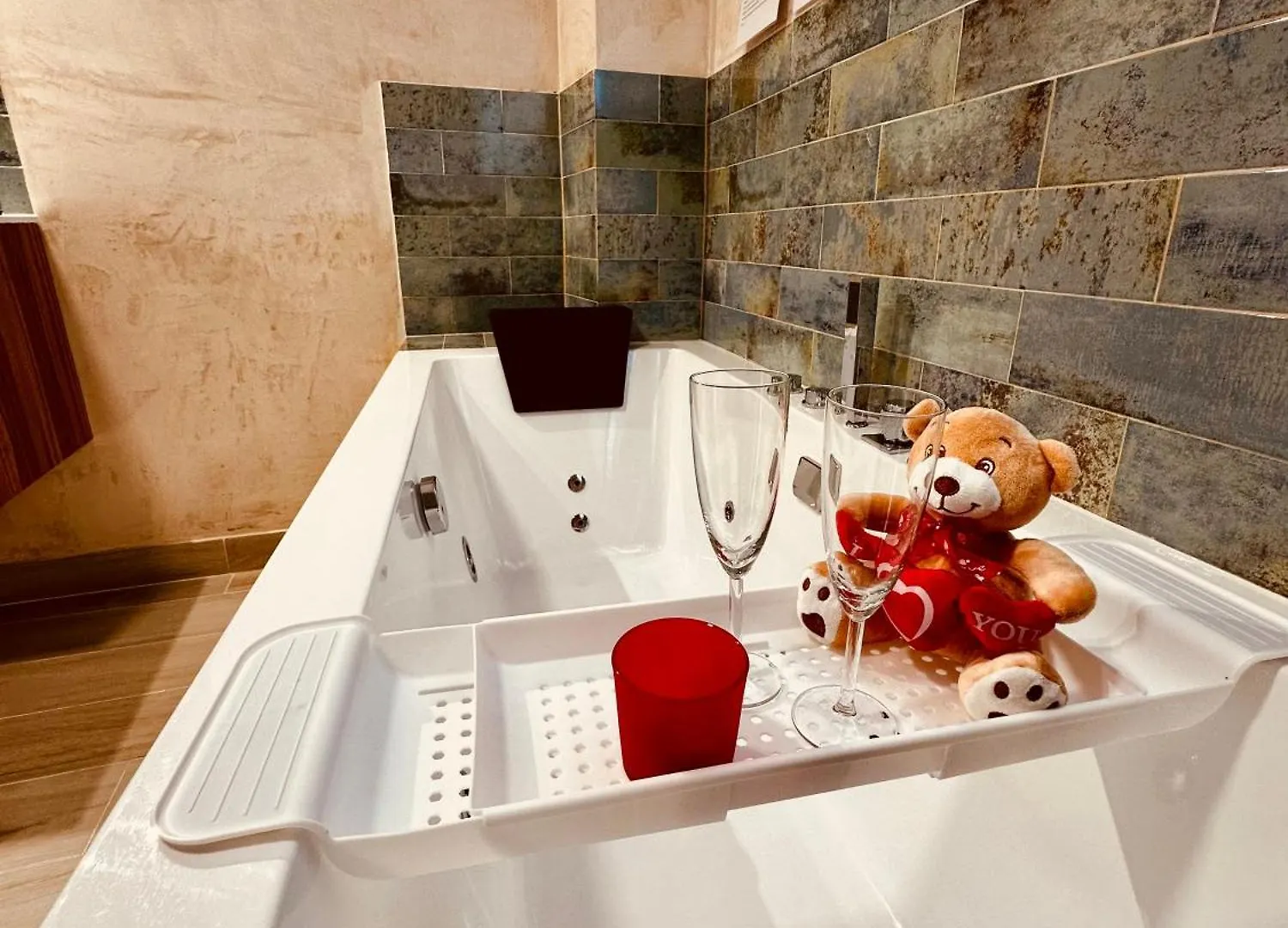 Cherry Jacuzzi Apartment Ronda