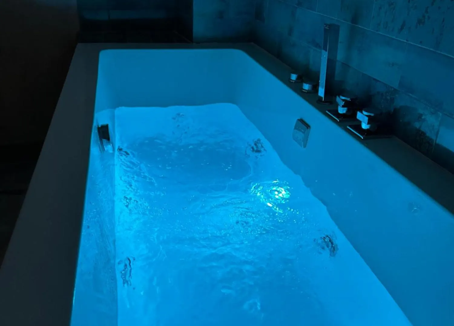 Cherry Jacuzzi Apartment Ronda 0*,