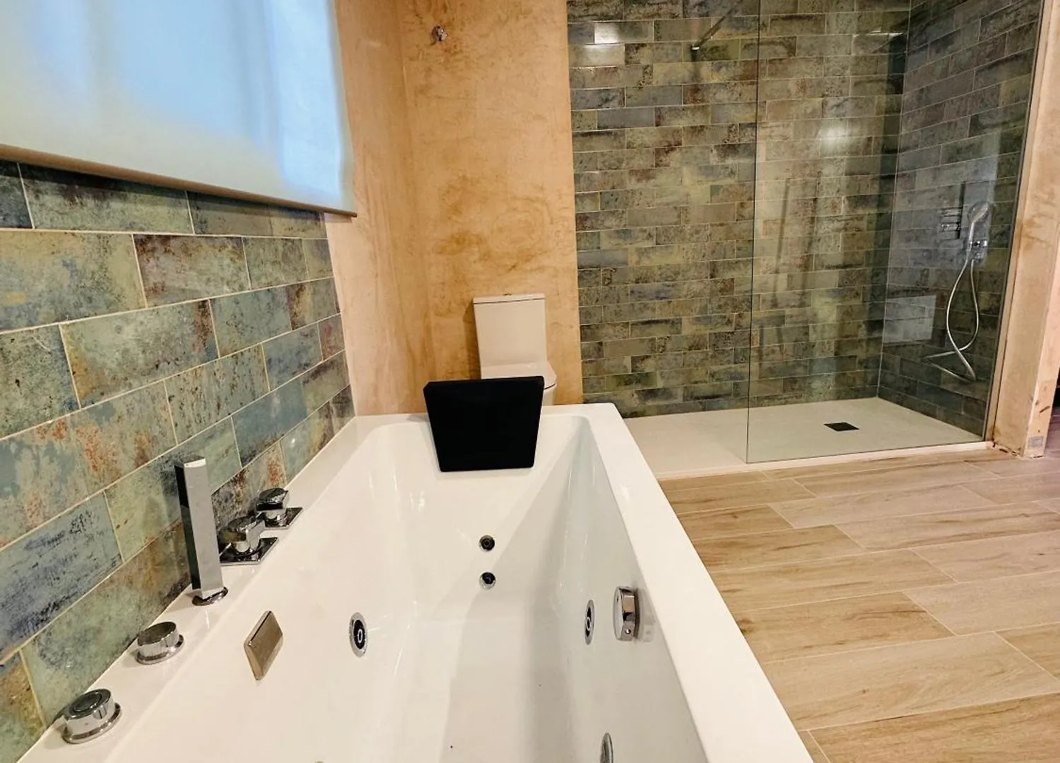 Cherry Jacuzzi Apartment Ronda