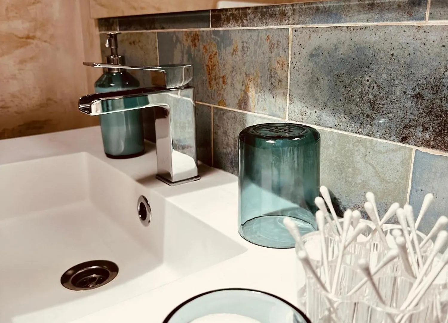 Cherry Jacuzzi Apartment Ronda Spain